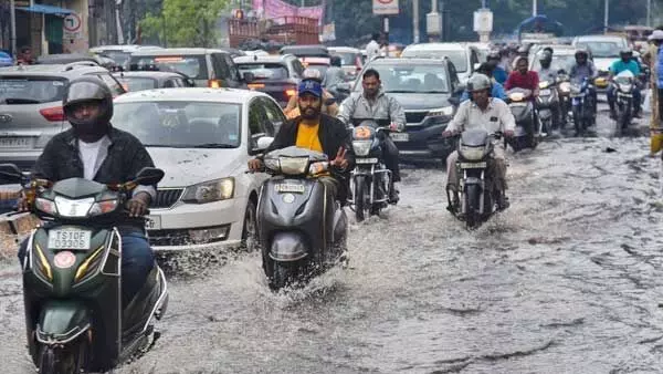 హైదరాబాద్‌లో భారీ వర్షం..స్తంభించిన ట్రాఫిక్‌