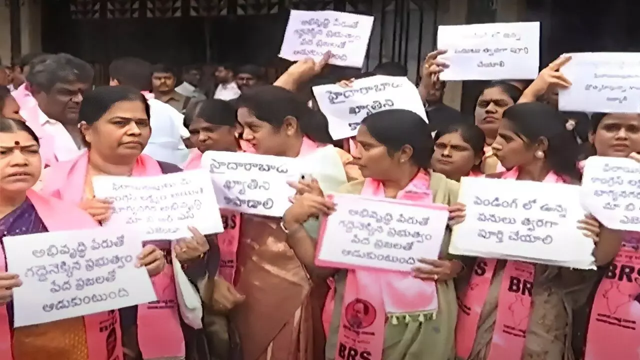 మేయర్‌, డిప్యూటీ మేయర్‌.. రాజీనామా చేయండి