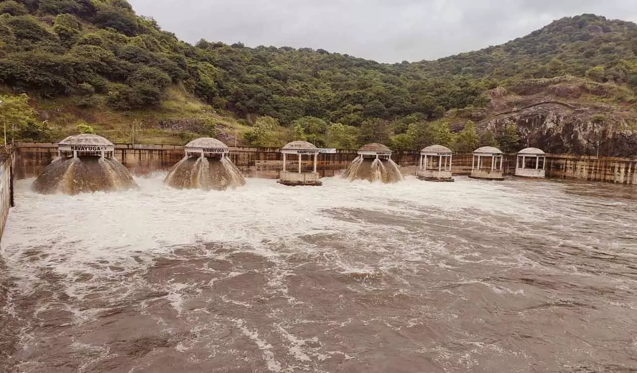 నంది మేడారం పంప్‌ హౌస్‌ ద్వారా నీటి విడుదల