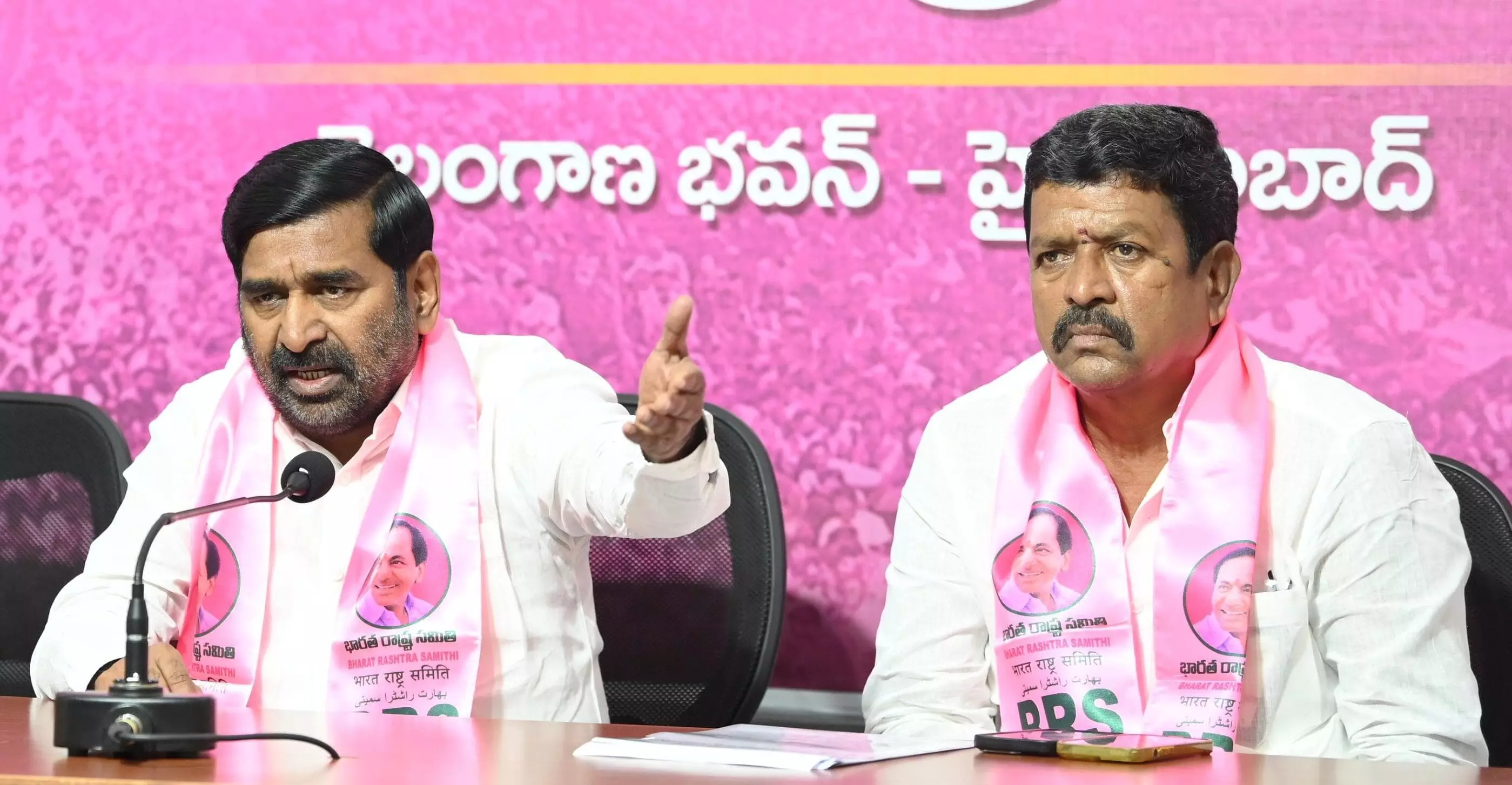 వరదలకు కొట్టుకుపోతననే సీఎం బయటకు రాలేదా