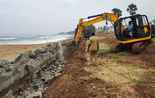 ఎంపీ విజయసాయిరెడ్డి కుమార్తె ఆక్రమణల కూల్చివేత