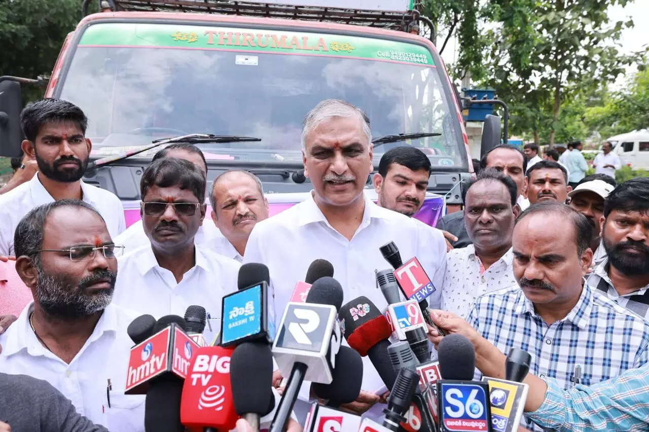 సీఎం తాటాకు చప్పుళ్లకు ఎవ్వరూ భయపడరు