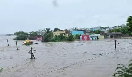 భారీ వర్షాలు, వరదల మృతుల లెక్కలు ఎందుకు దాస్తున్నరు